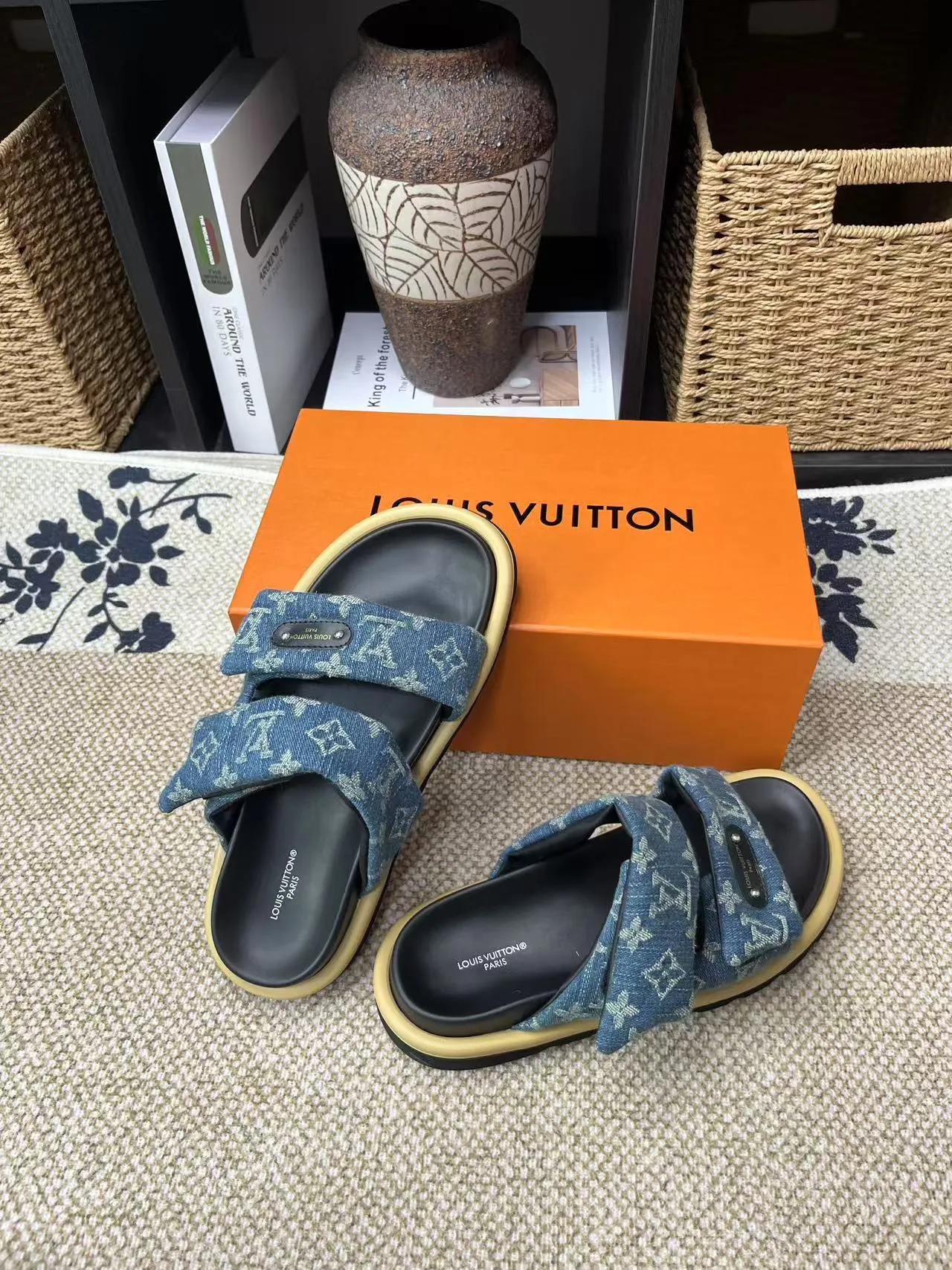 P340 yuan LV Louis Vuitton Full of high-end feel! A popular model among bloggers at home and abroad, it’s retro and fashionable, and looks stunning on your feet! Mainly recommended model on the official website★ ━━━━━ ЅᏇєєt ━━━━━ ▪️Upper: original calfskin ➕5D printing process ▪️Inner: imported mixed sheepskin ▪️Outsole: original molded foam outsole ▪️Size: Female 35-40 Men's 39-44 (women's 41 men's 45)